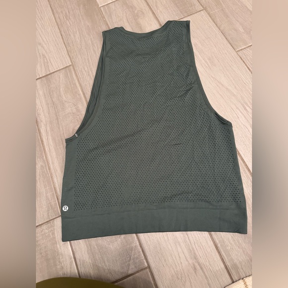 Lululemon forest green perforated breeze muscle tank size 8 - Picture 9 of 13